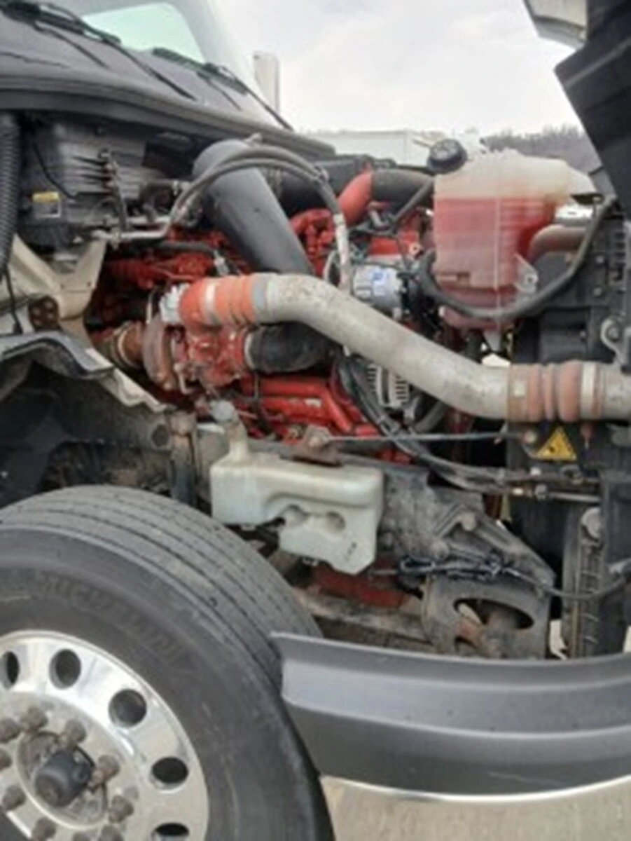 2020 International LT - image 5