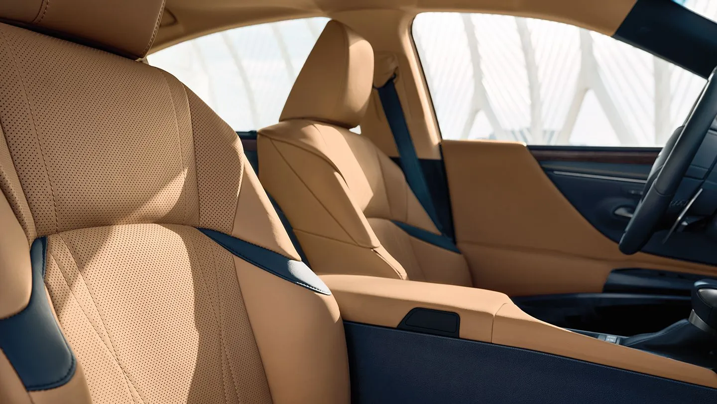 2024 Lexus ES 300h Seating