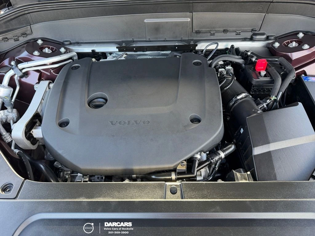 2025 Volvo - image 29