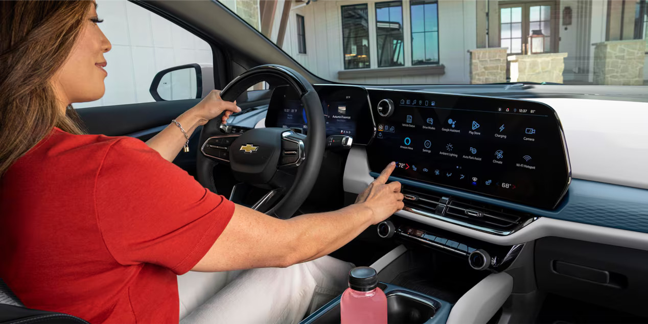 The front dash of the 2024 Chevroelt Equinox EV.