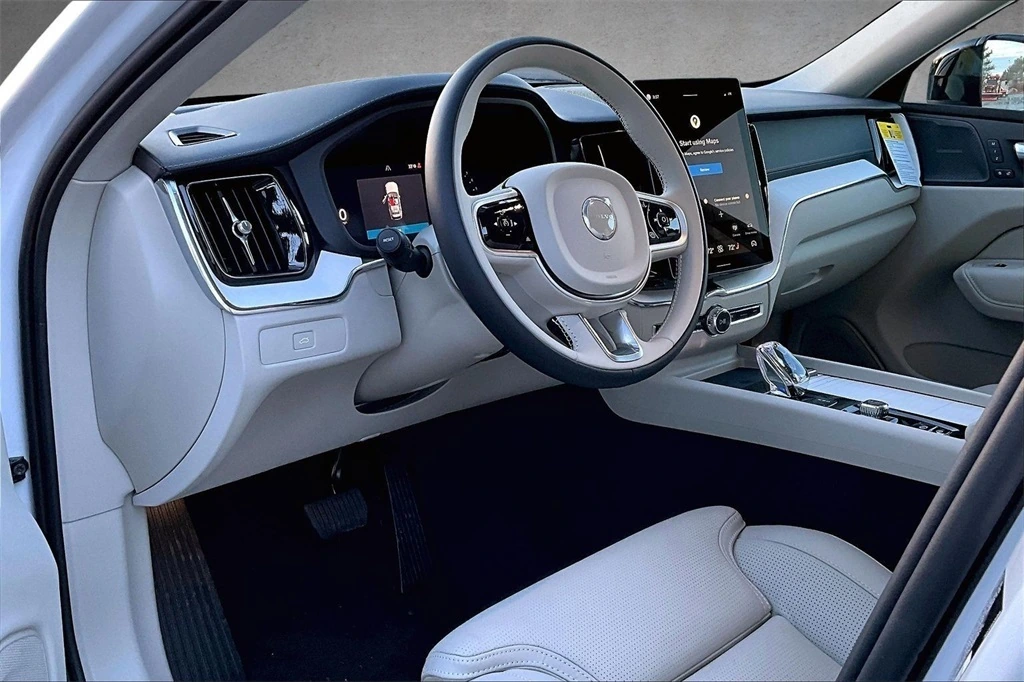 2026 Volvo - image 7