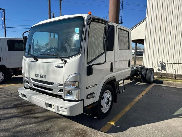 2025 Isuzu NPR - image 3