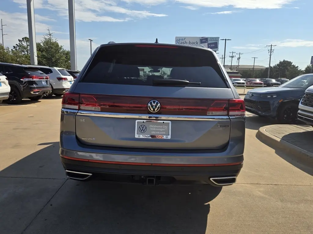 2024 Volkswagen Atlas SE Technology photo 6