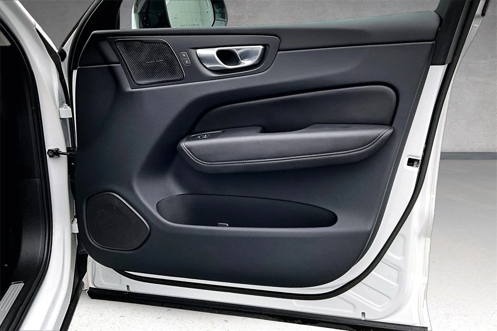 2023 Volvo - image 27
