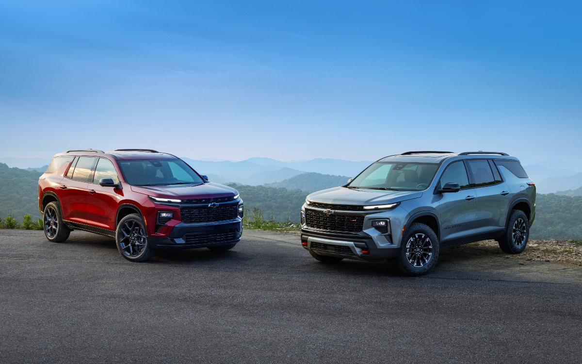 2025 Chevrolet Traverse RS and Z71 Exterior Front Profiles