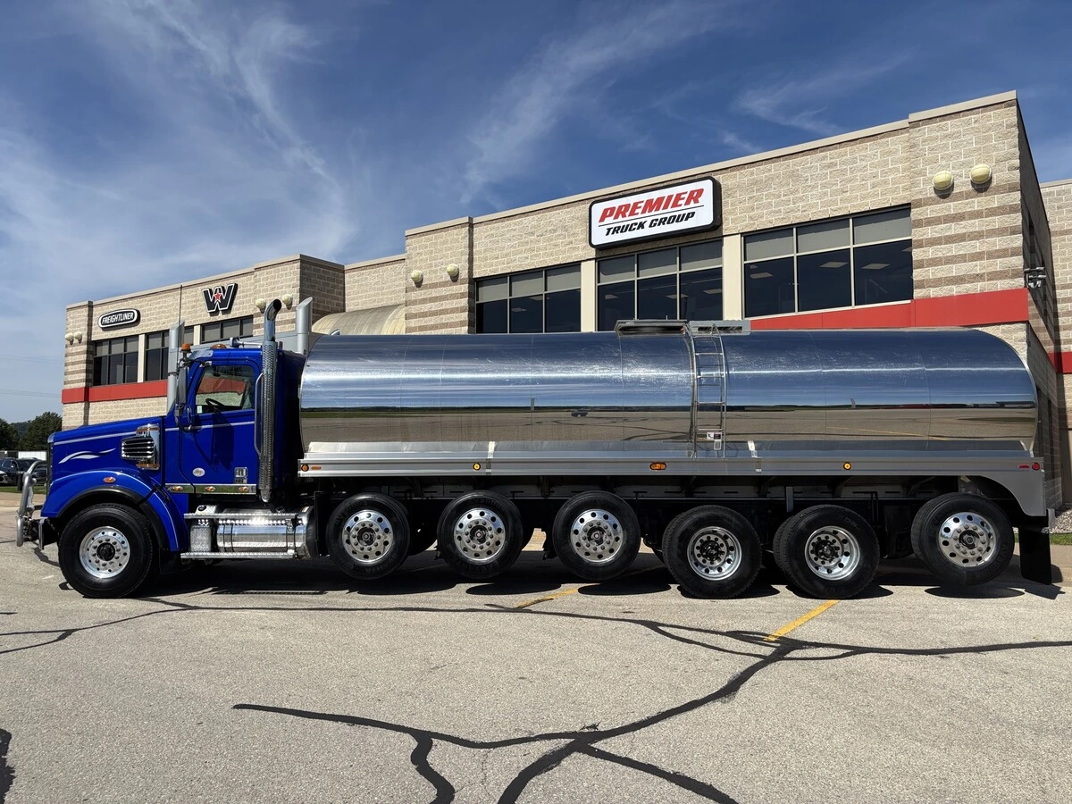 2023 Freightliner 122SD — photo 8