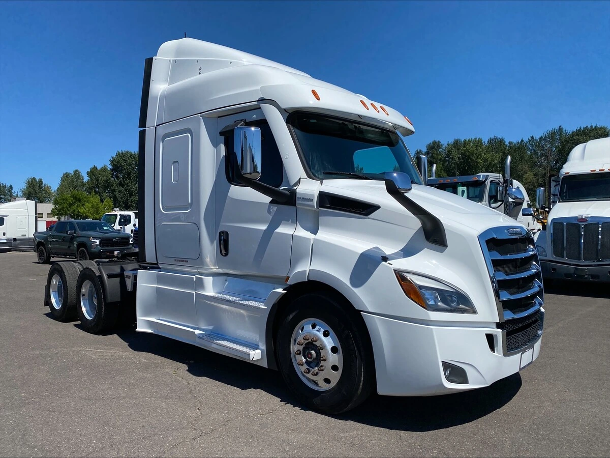 2024 Freightliner Cascadia — photo 7