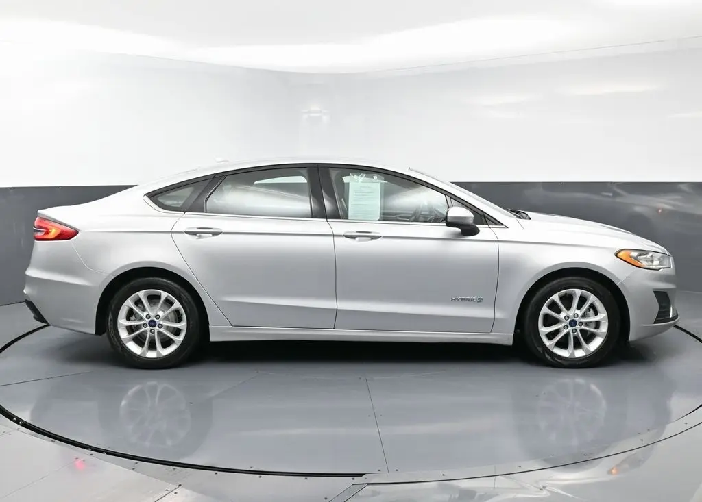 2019 Ford Fusion SE Hybrid photo 4