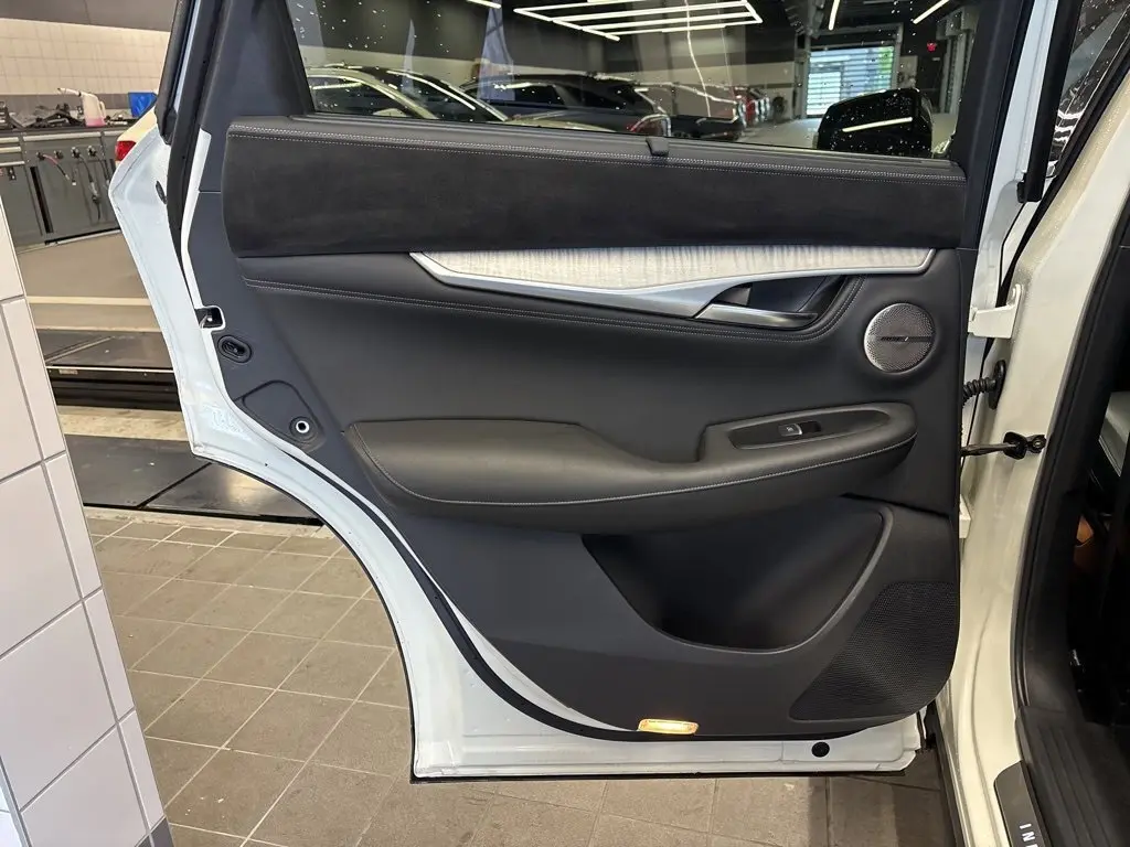 2019 Infiniti QX50 Essential AWD photo 22