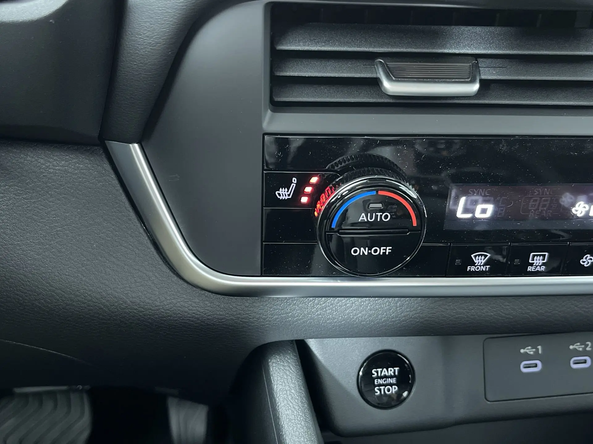 2026 Nissan Rogue SV photo 17