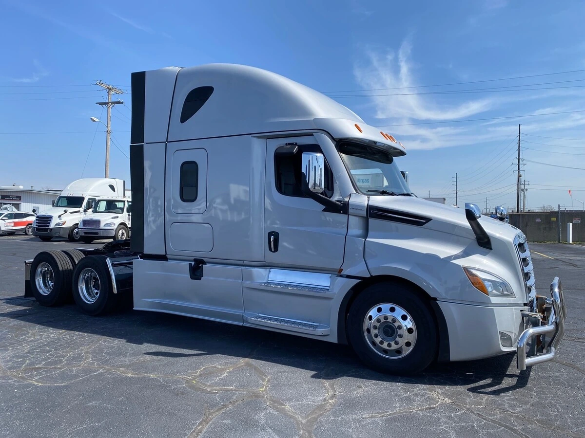 2024 Freightliner Cascadia - image 8