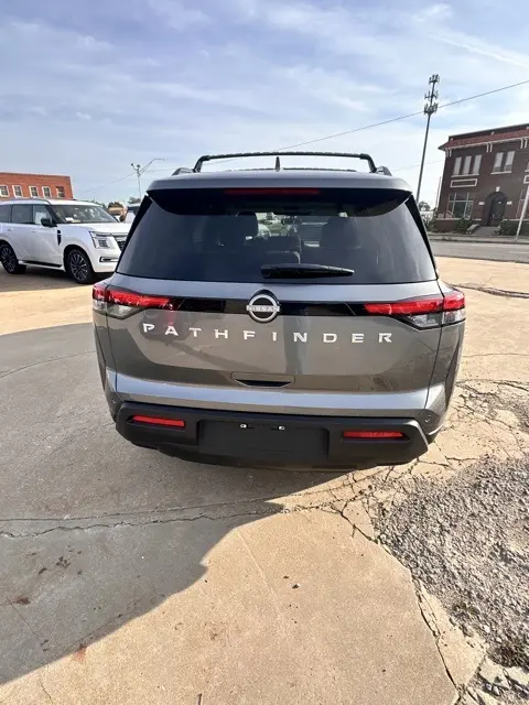 2025 Nissan Pathfinder SV photo 2