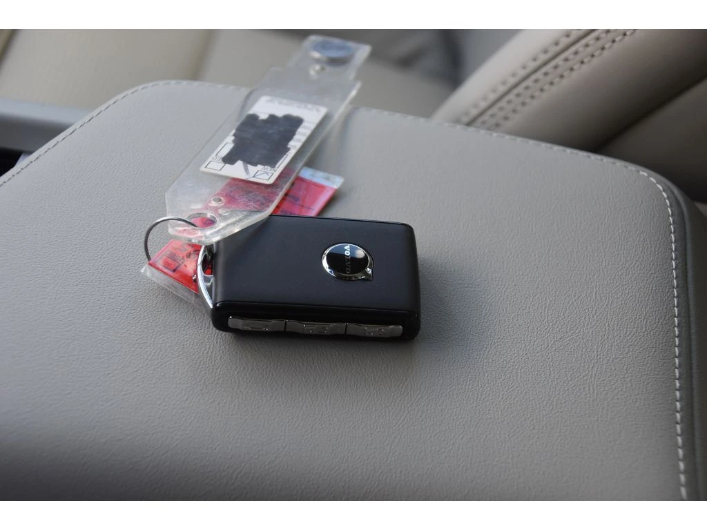 2026 Volvo - image 39