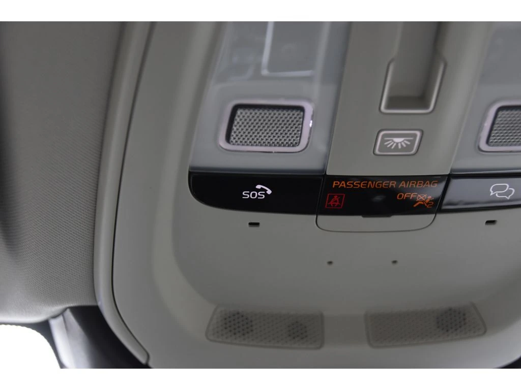 2026 Volvo - image 39