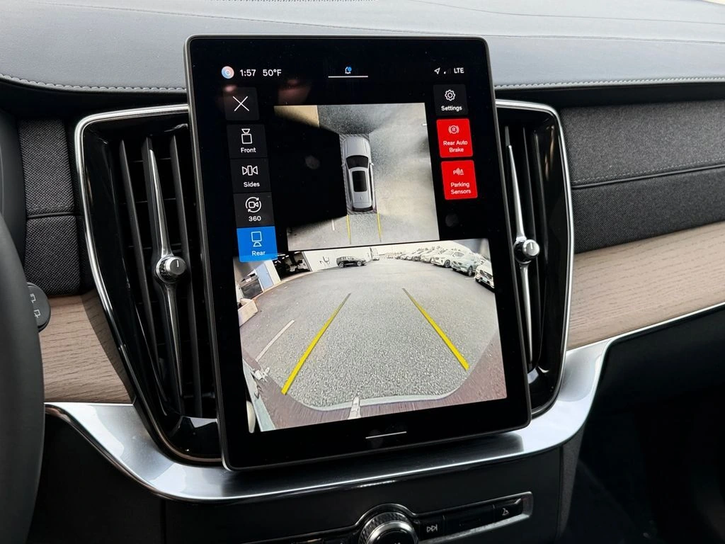 2025 Volvo - image 22