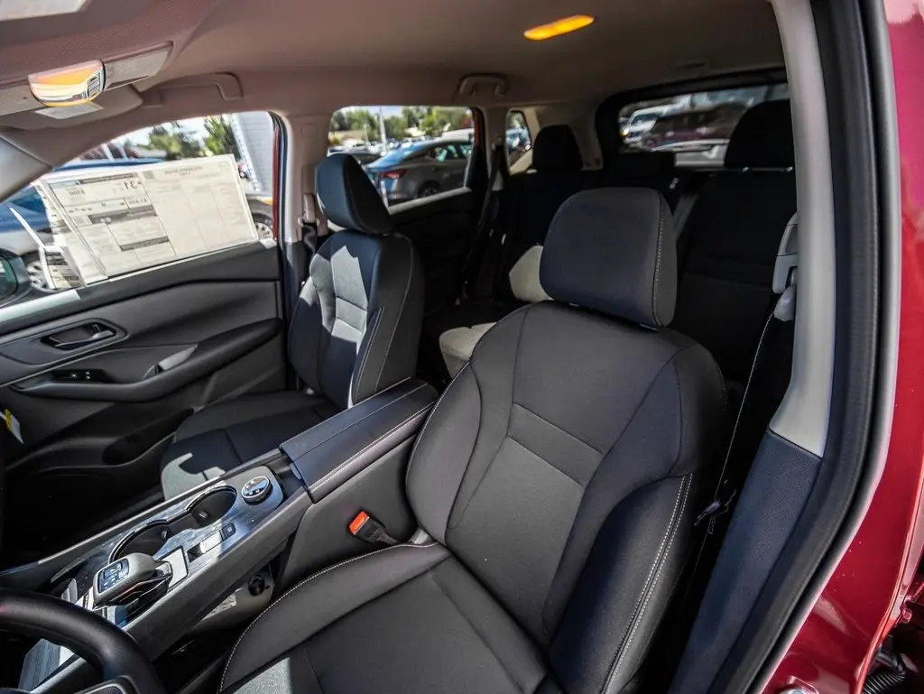2026 Nissan Rogue S photo 8