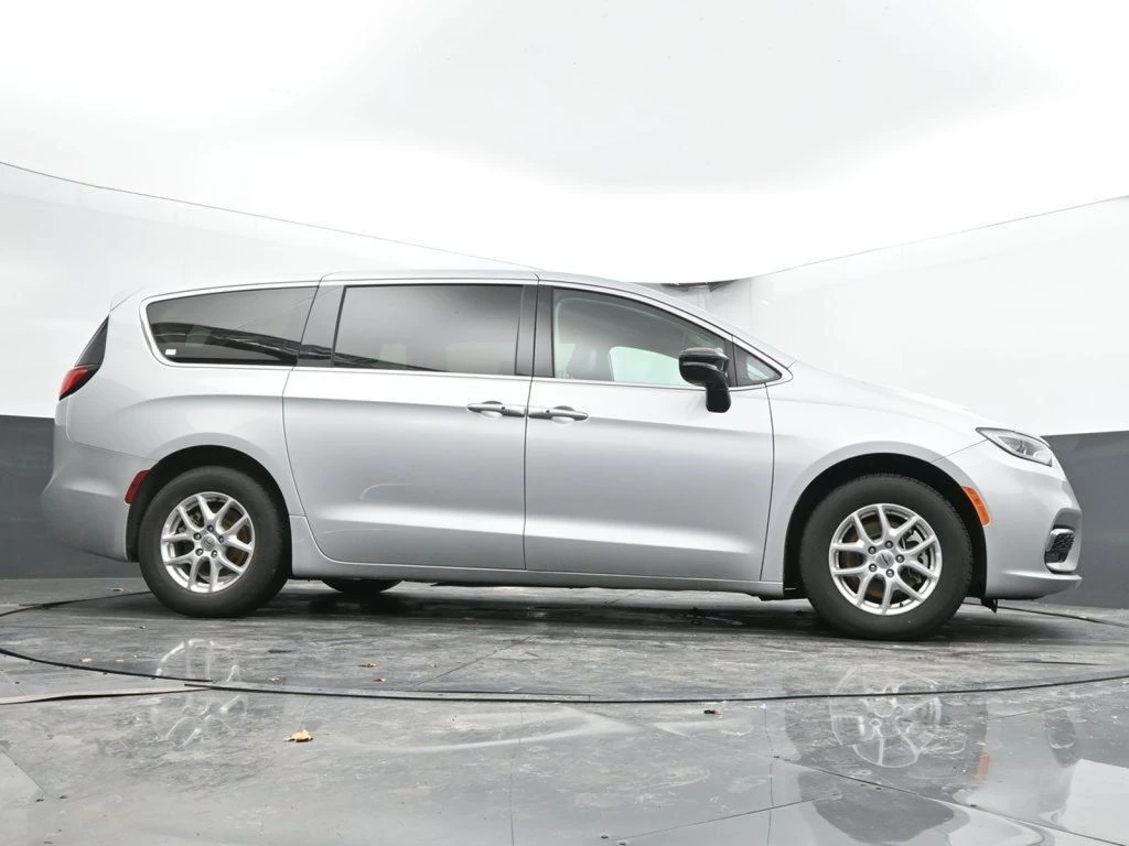 2024 Chrysler Pacifica Touring L - Photo 52