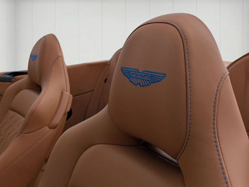 2025 Aston Martin DB12 Base - Photo 38