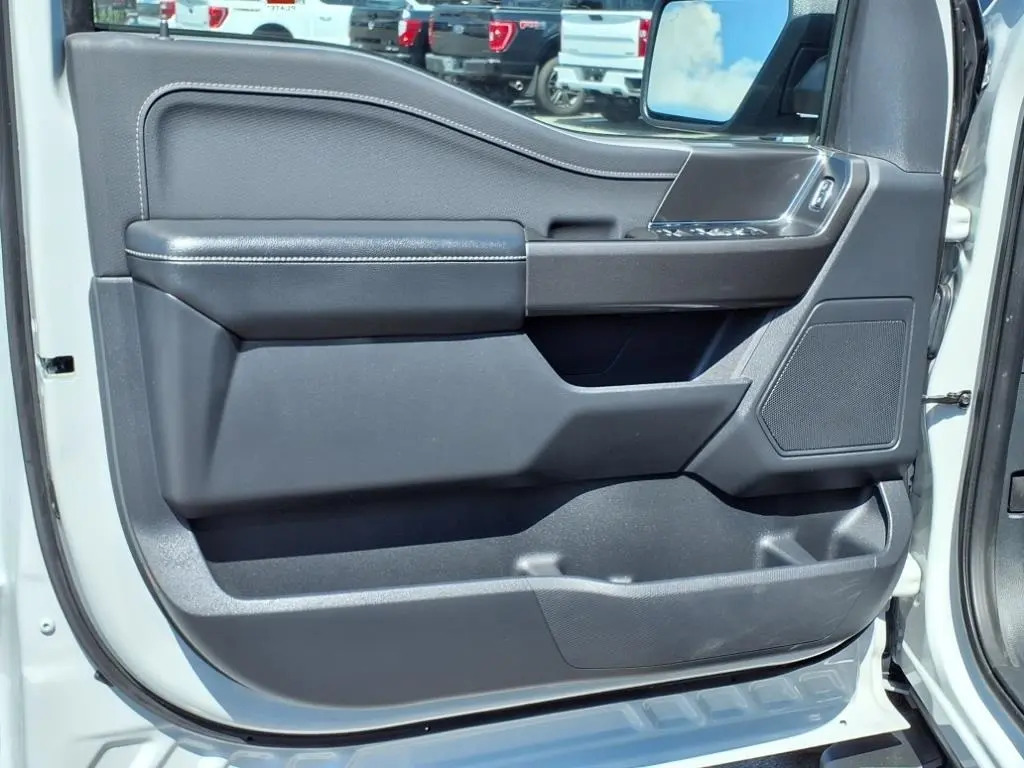 2023 Ford F-150 XLT photo 26