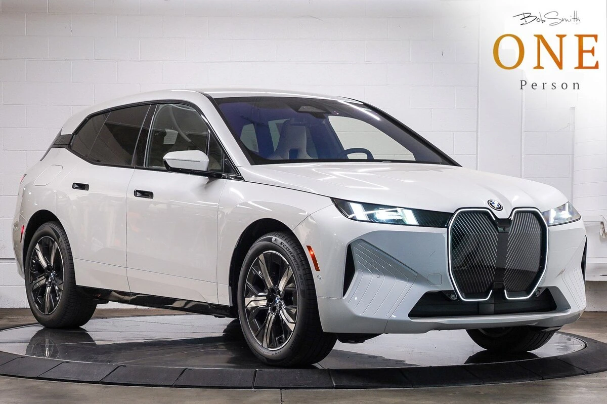 2026 BMW iX xDrive45's photo