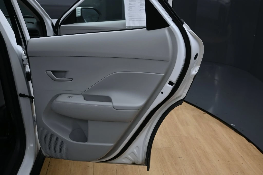 2025 Hyundai Kona SEL - Photo 30