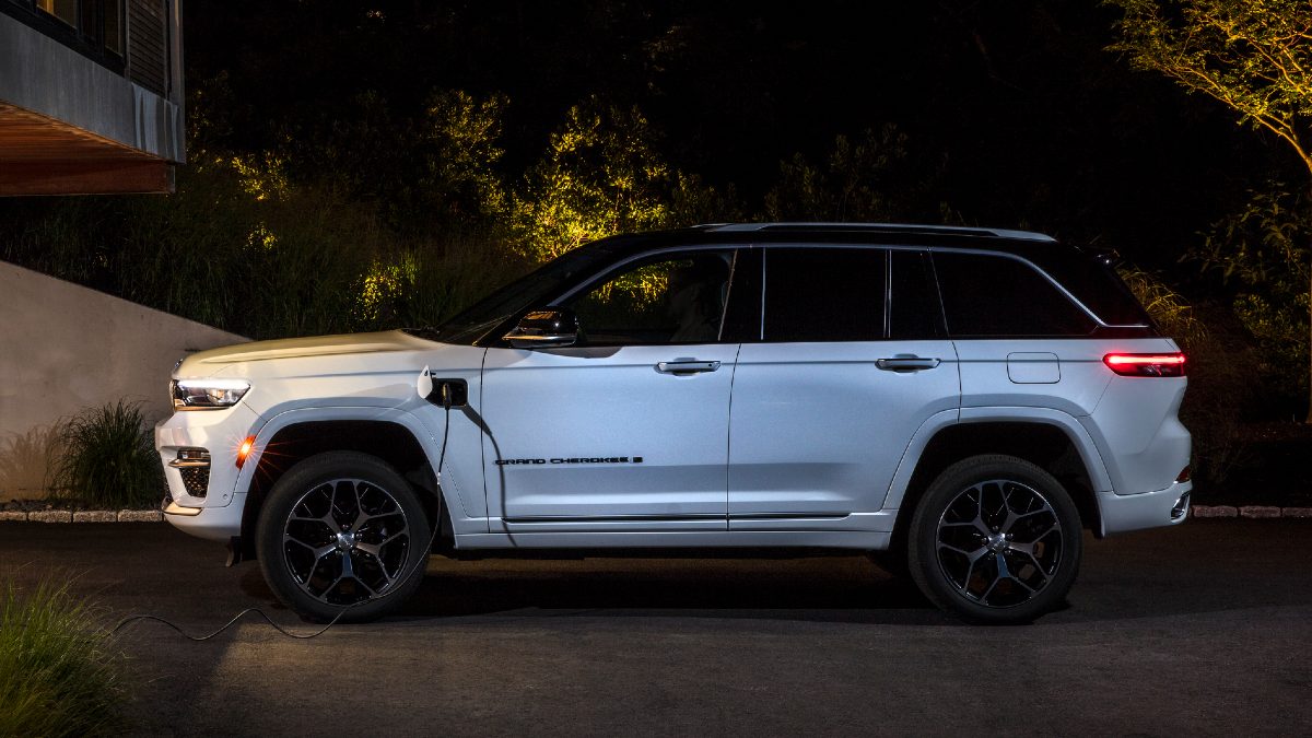2025 Jeep Grand Cherokee 4xe Exterior Driver Side Profile