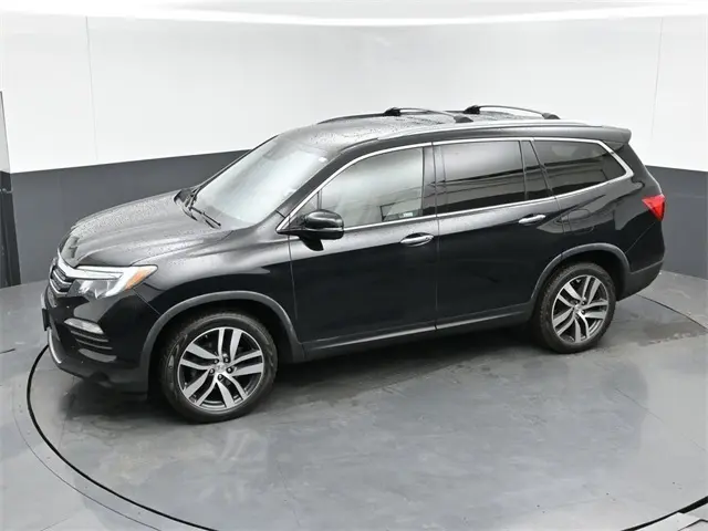 2017 Honda Pilot Touring photo 22