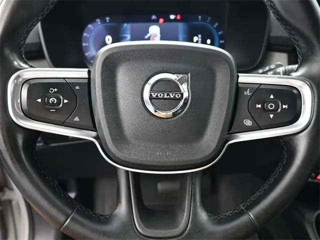2024 Volvo XC40 Plus photo 14