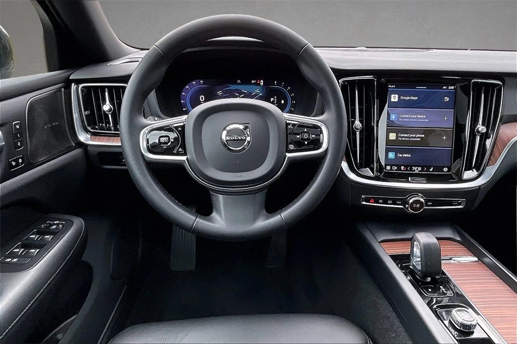 2023 Volvo - image 8