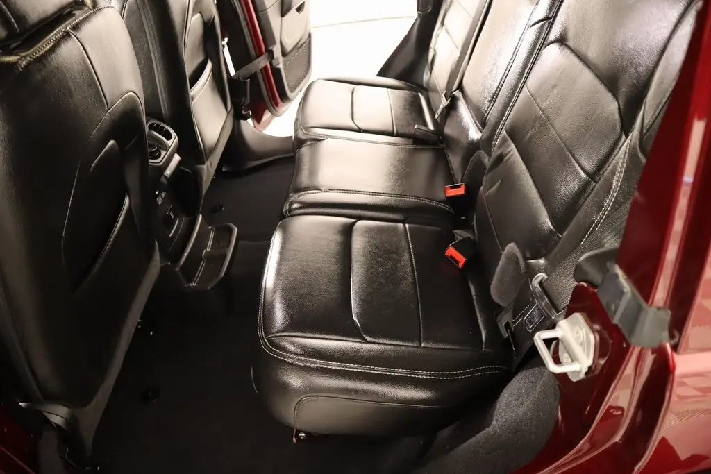 2022 Jeep Wrangler Unlimited Sahara photo 13