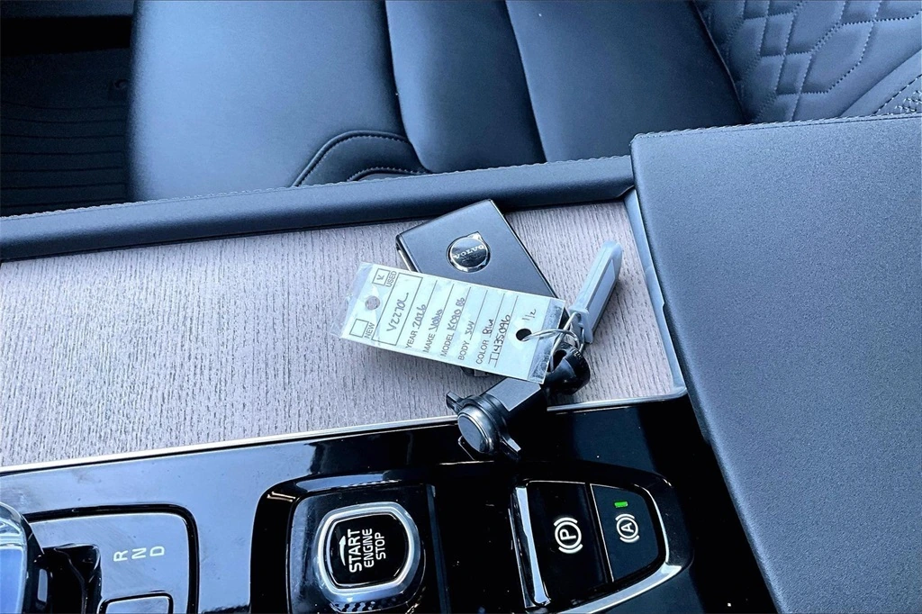 2026 Volvo - image 36