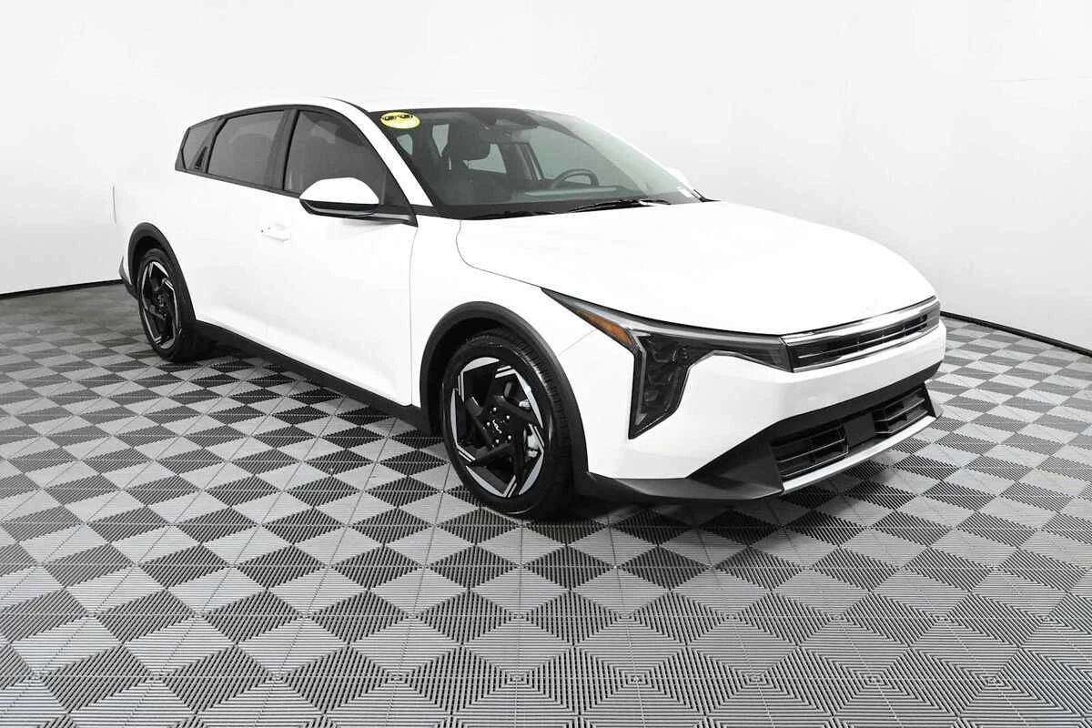 2025 Kia K4 EX AT's photo