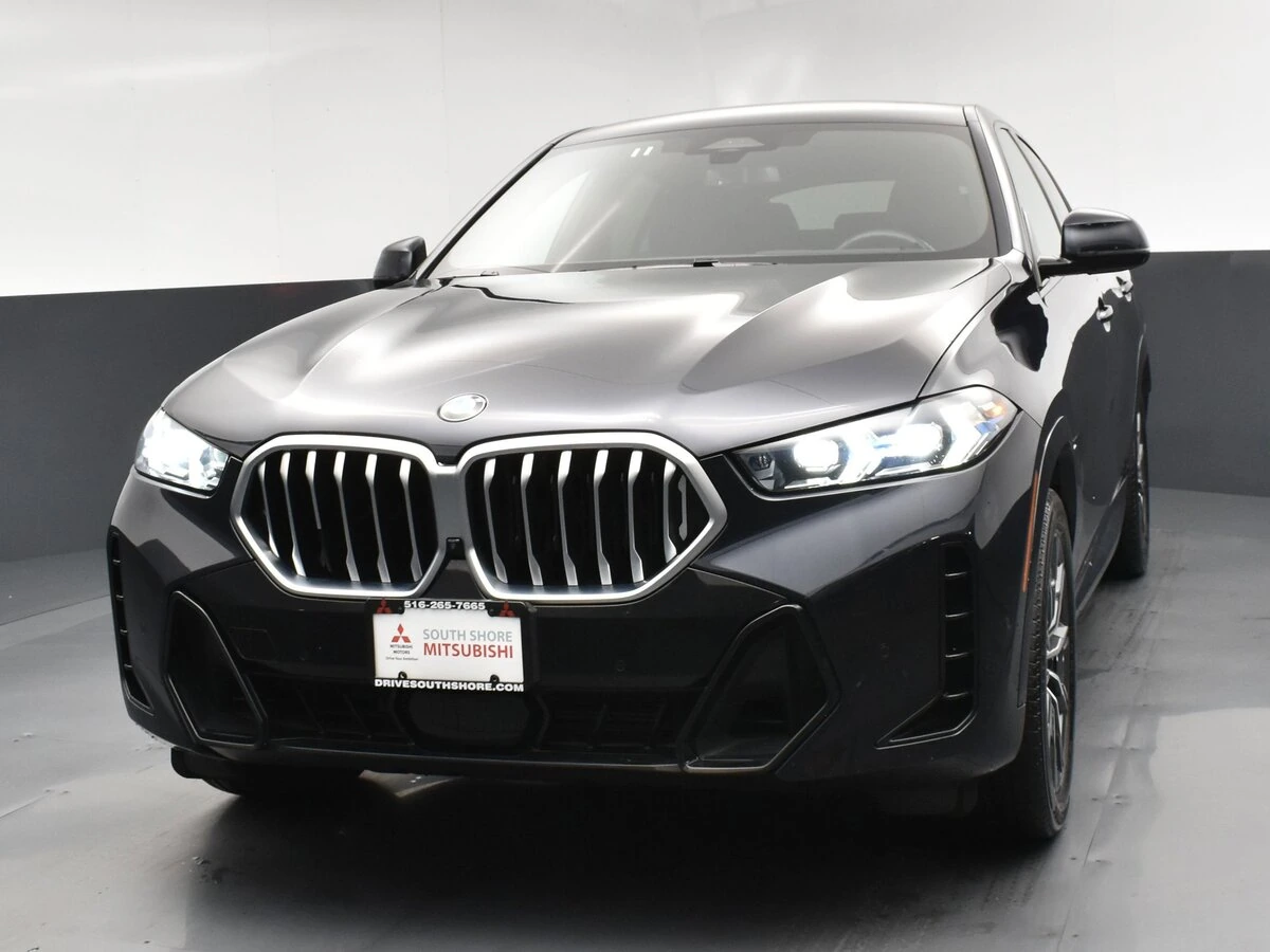 2025 BMW X6 40i's photo