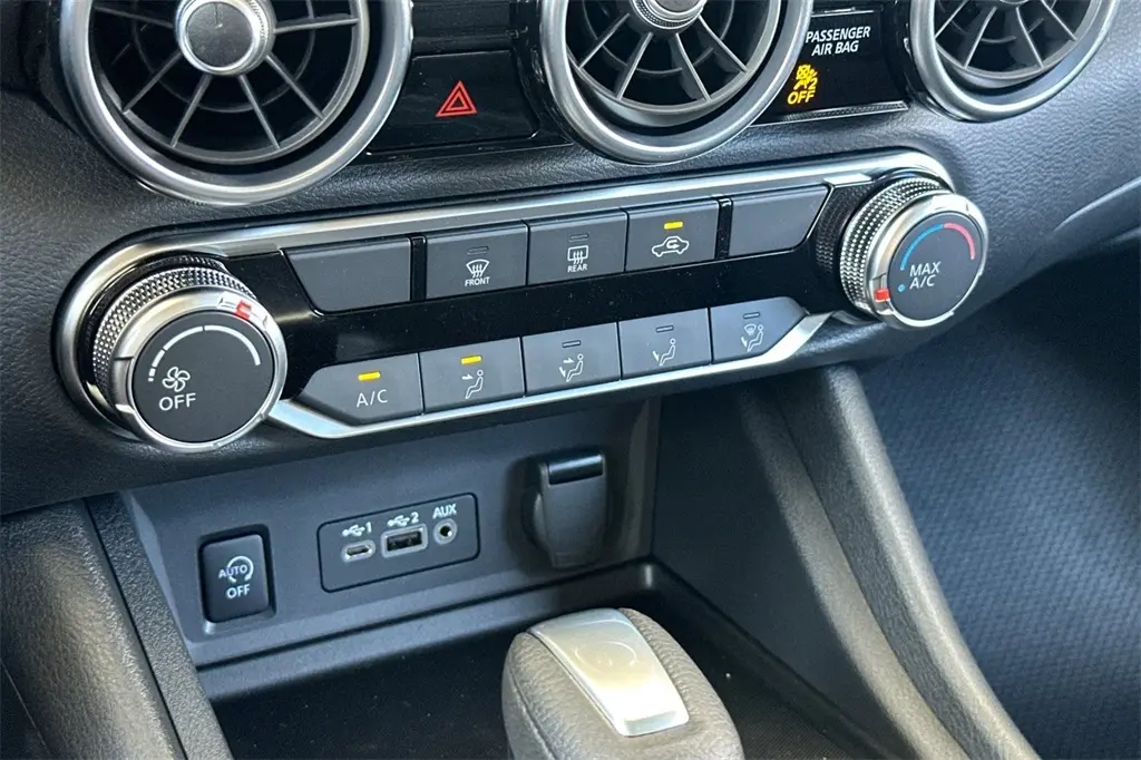 2025 Nissan Sentra SV photo 16