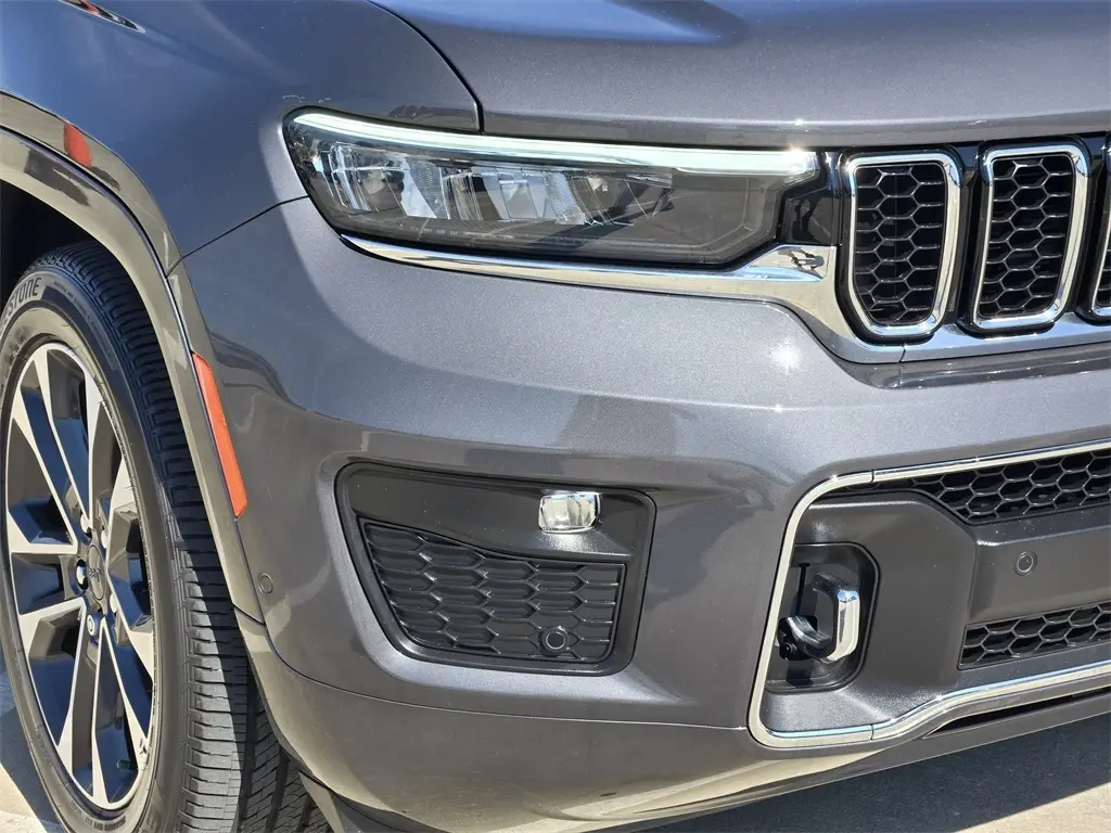 2024 Jeep Grand Cherokee Overland photo 6