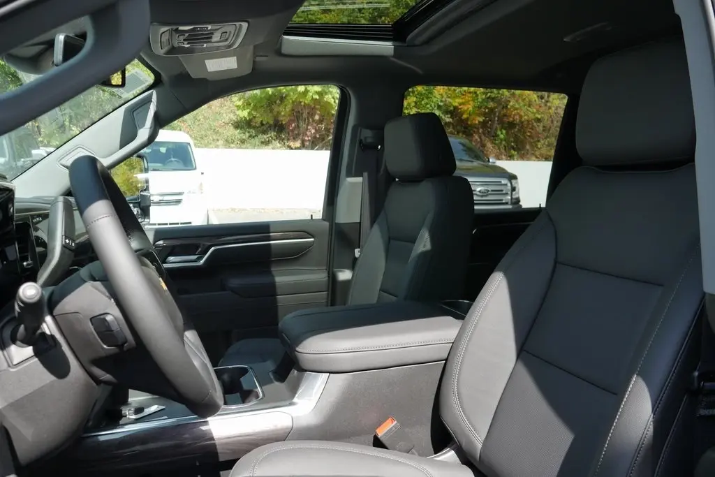 2026 Chevrolet Silverado LTZ photo 9