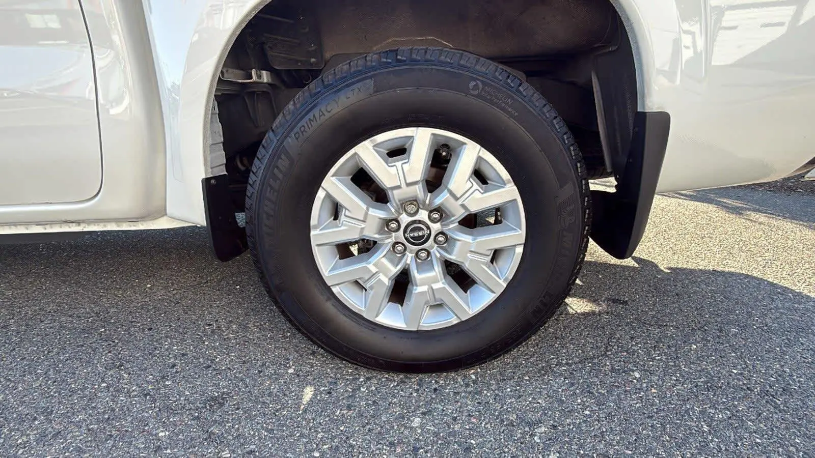 2024 Nissan Frontier SV photo 6