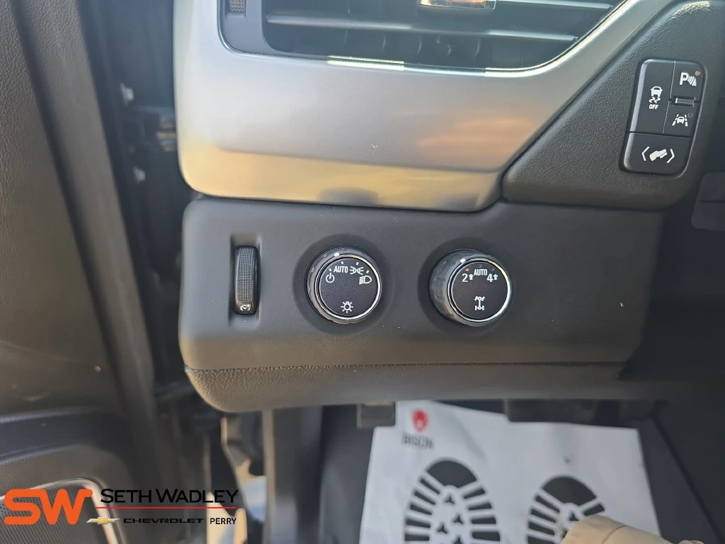 2019 Chevrolet Suburban LT - Photo 27