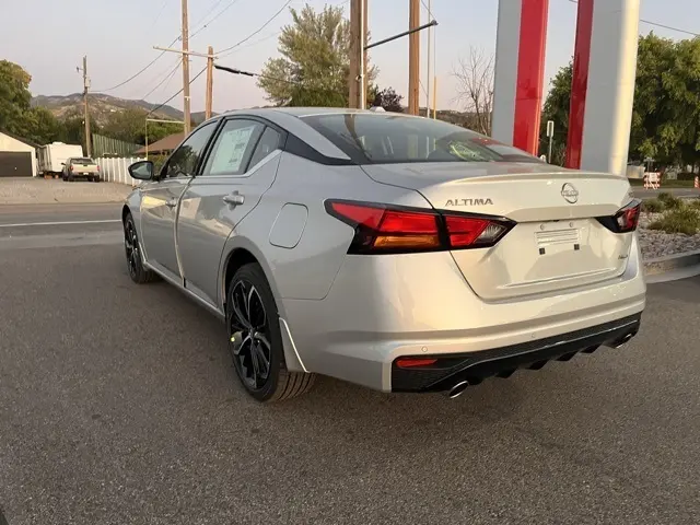 2025 Nissan Altima 2.5 SR photo 7