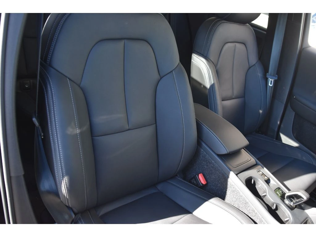 2025 Volvo - image 31