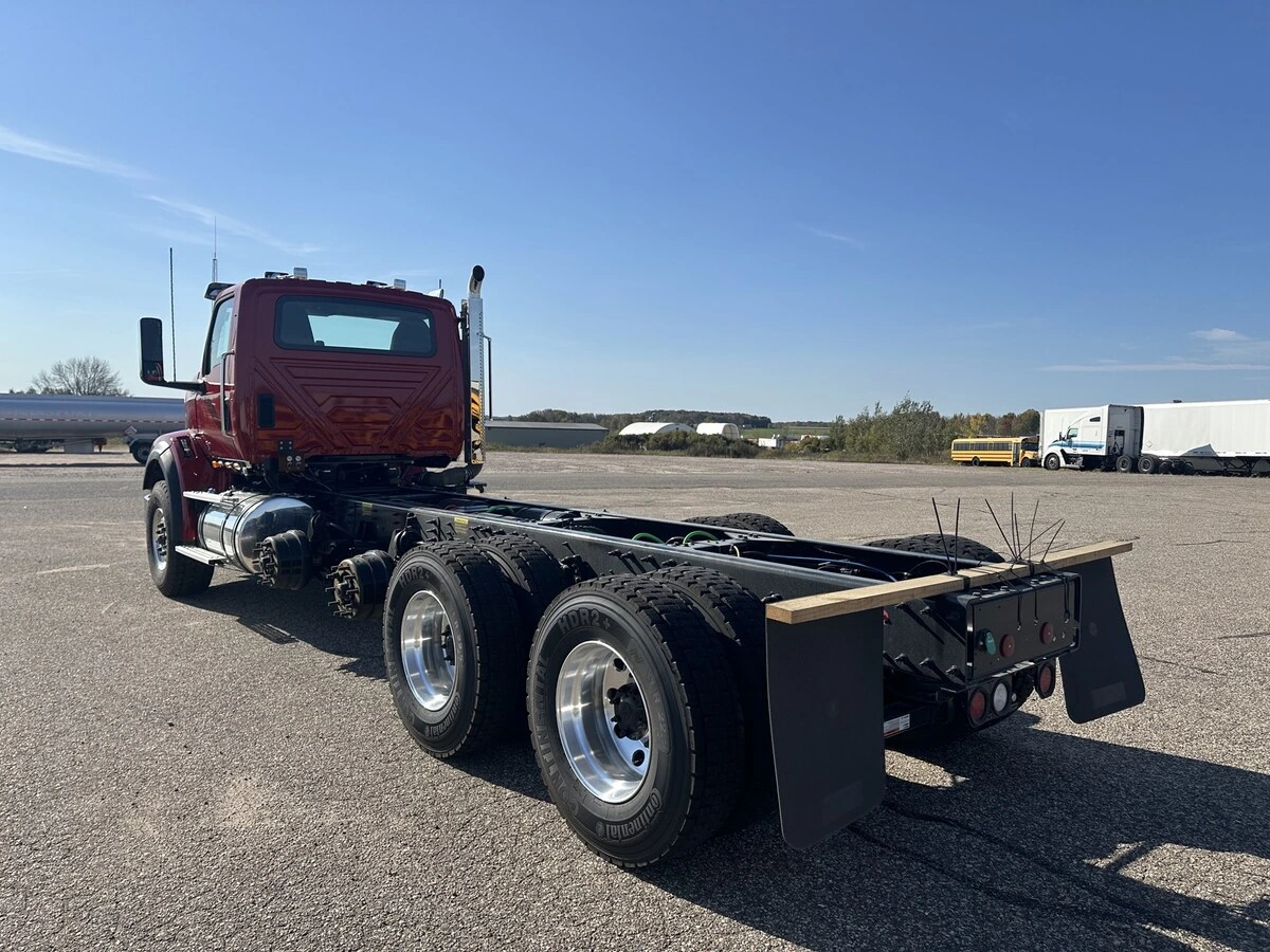 2027 International HX — photo 3
