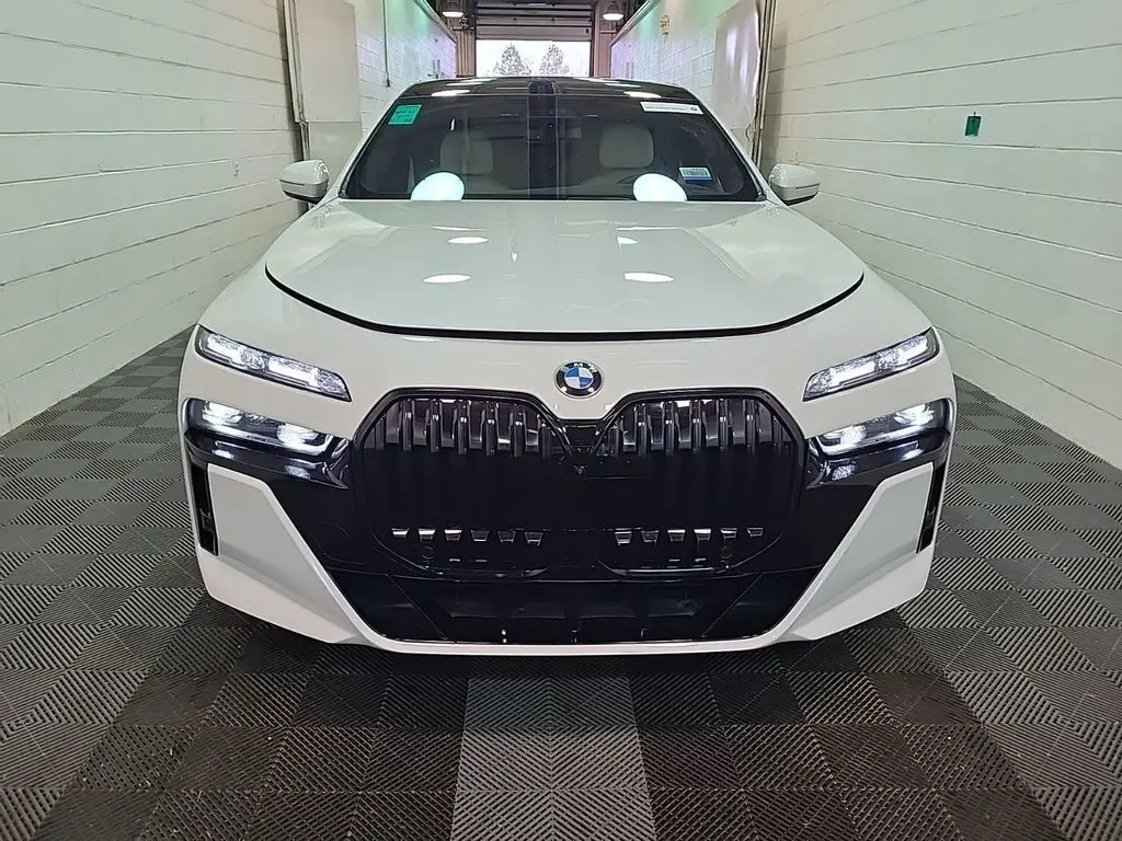 2023 Bmw 760i xDrive photo 2