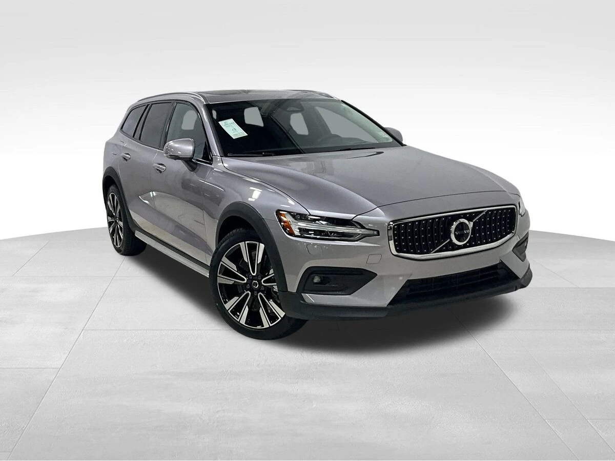 2026 Volvo V60 Cross Country B5 Ultra AWD's photo