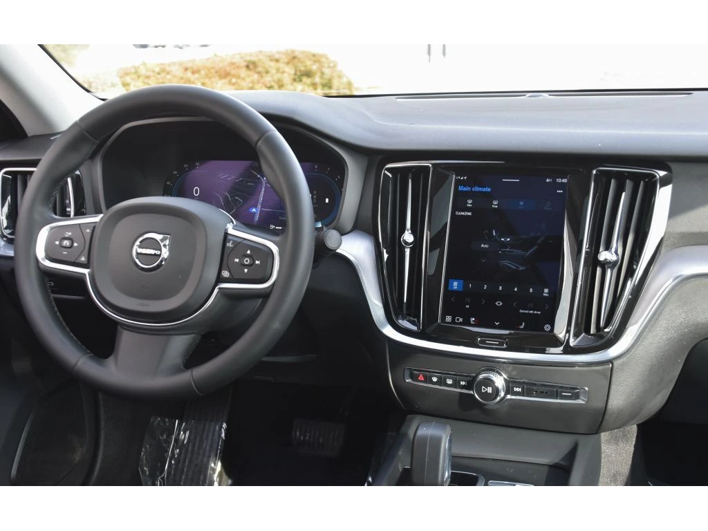 2023 Volvo - image 17