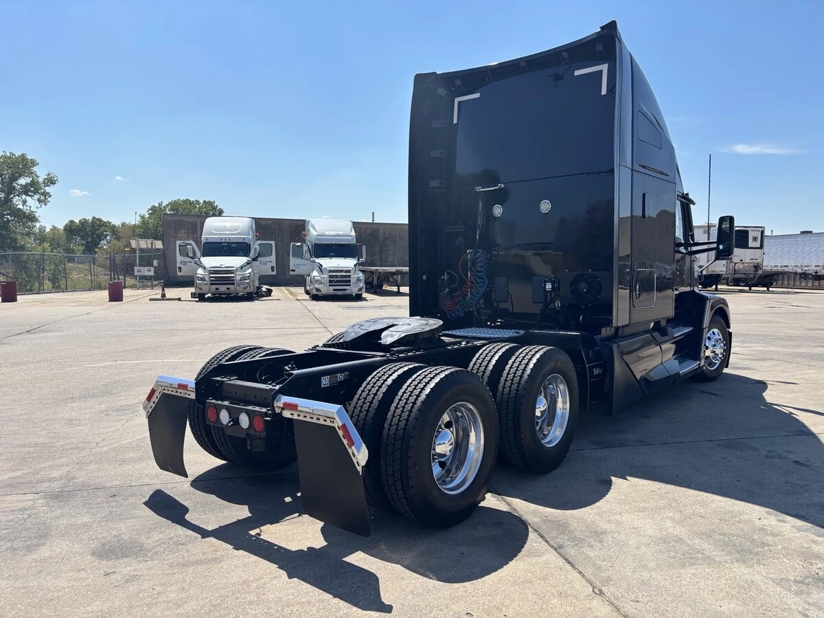 2023 Kenworth T680 — photo 5