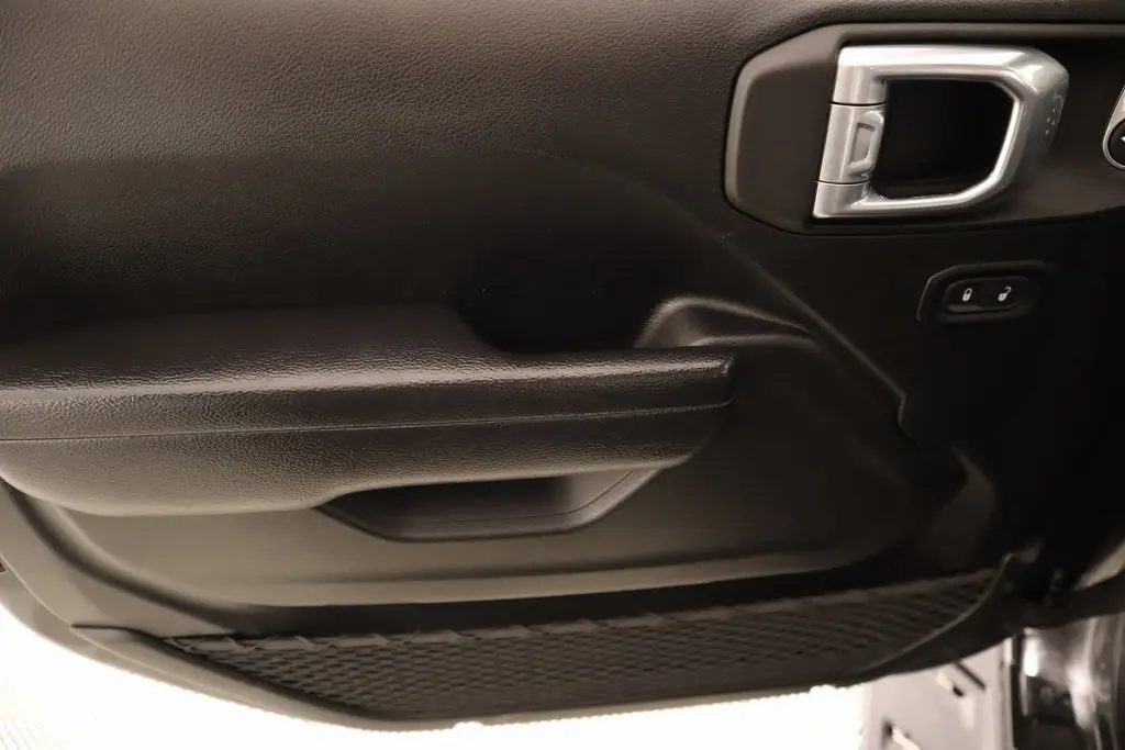 2022 Jeep Gladiator Altitude photo 14