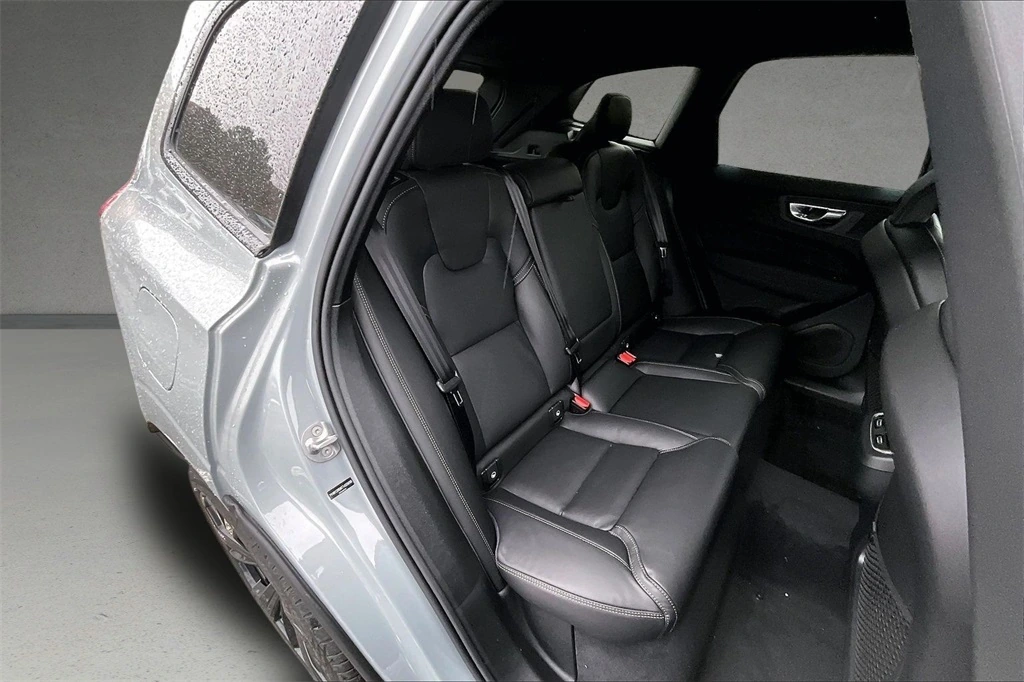 2026 Volvo - image 10