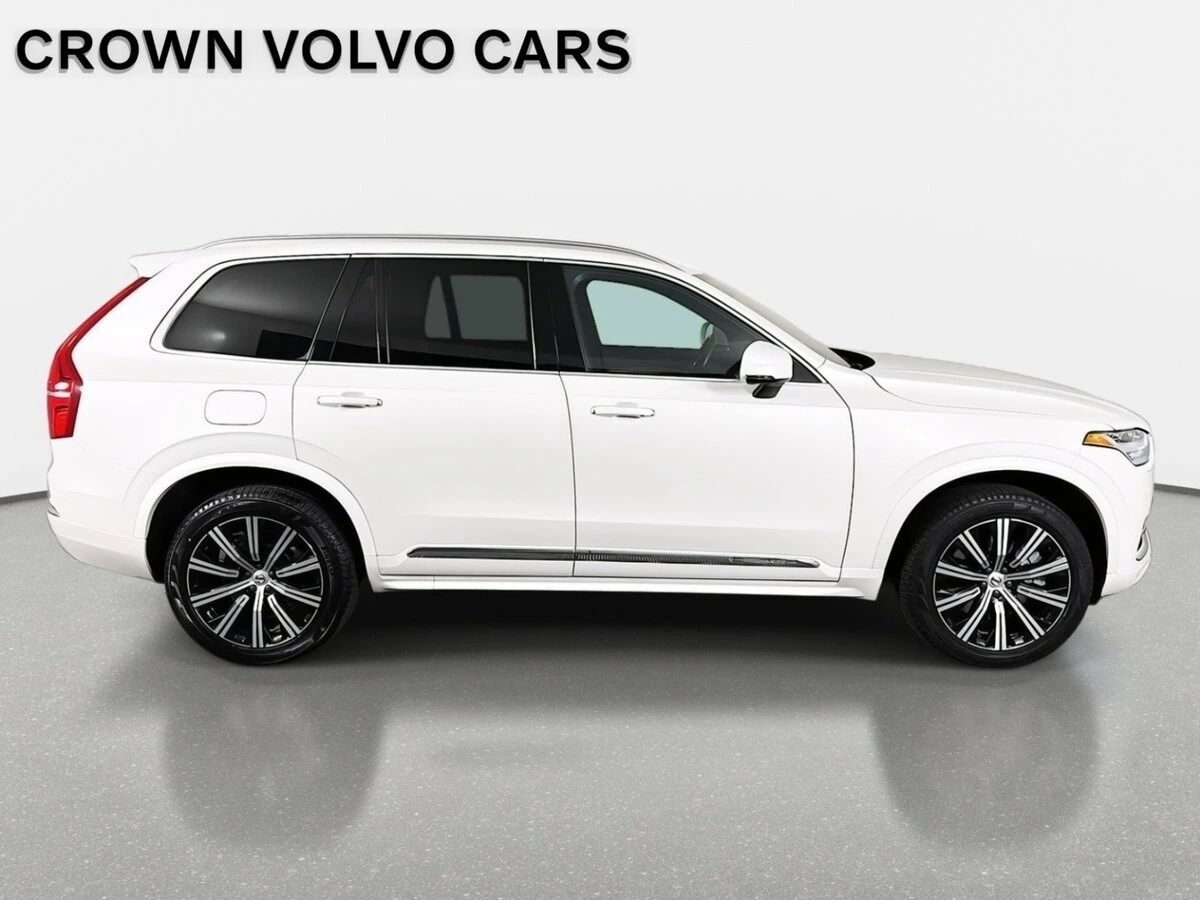 2022 Volvo - image 4