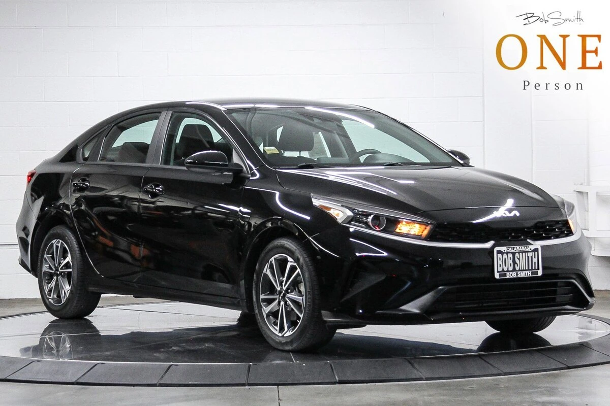 2023 Kia Forte LXS AT's photo
