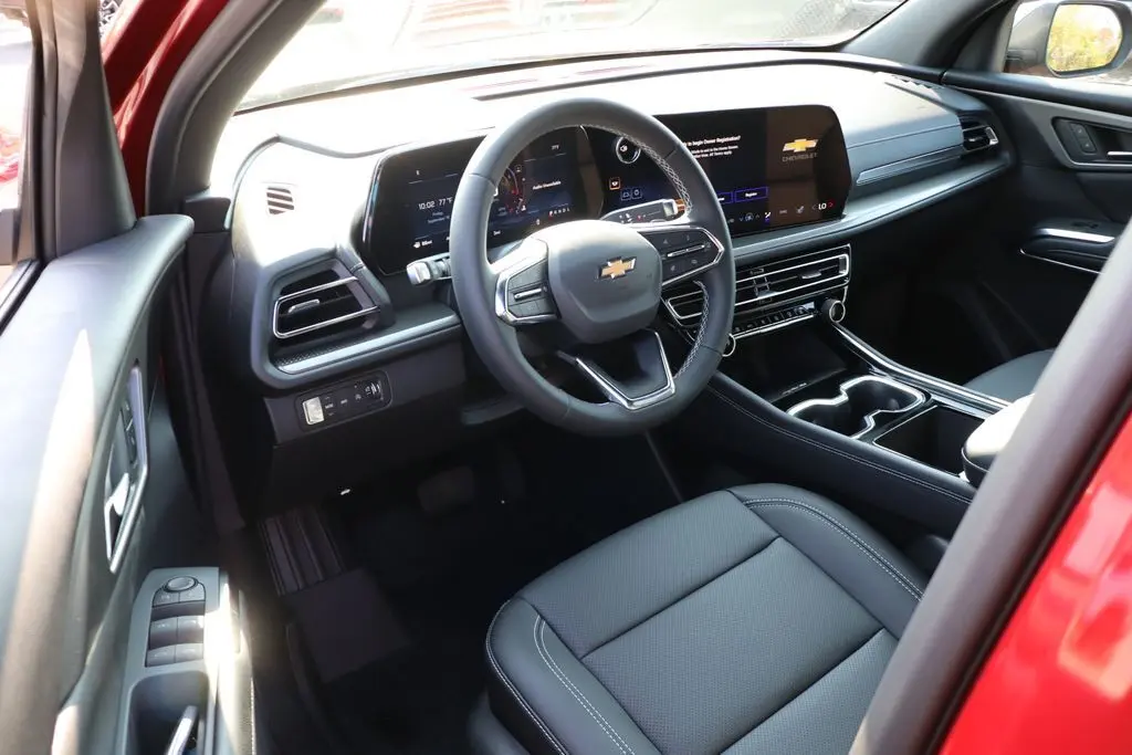 2026 Chevrolet Traverse 2LT photo 12